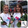PromoterInnen verteilen Tulpen als Give-away in Berlin