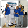 Messehostess in exklusivem Business Outfit