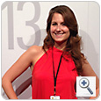 Messehostess in exklusivem Business Outfit